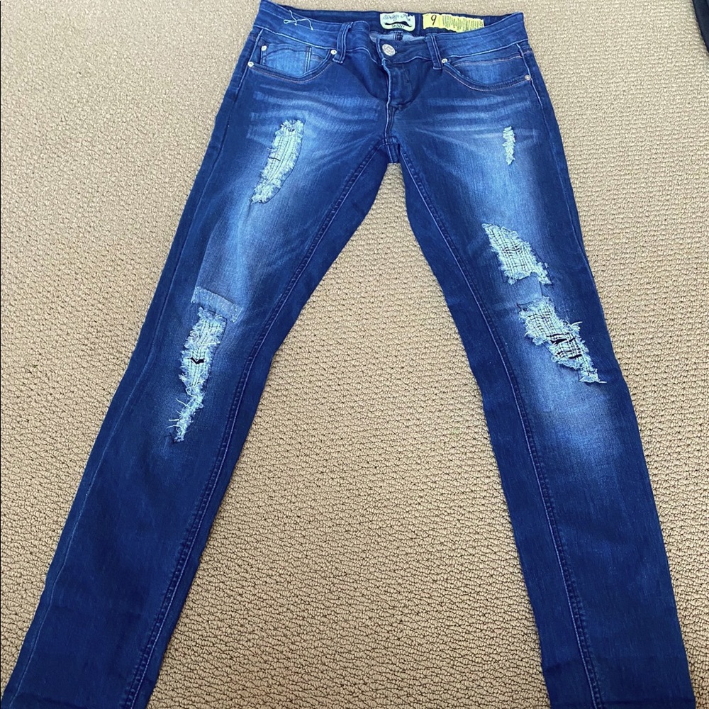Women’s distressed skinny blue jeans